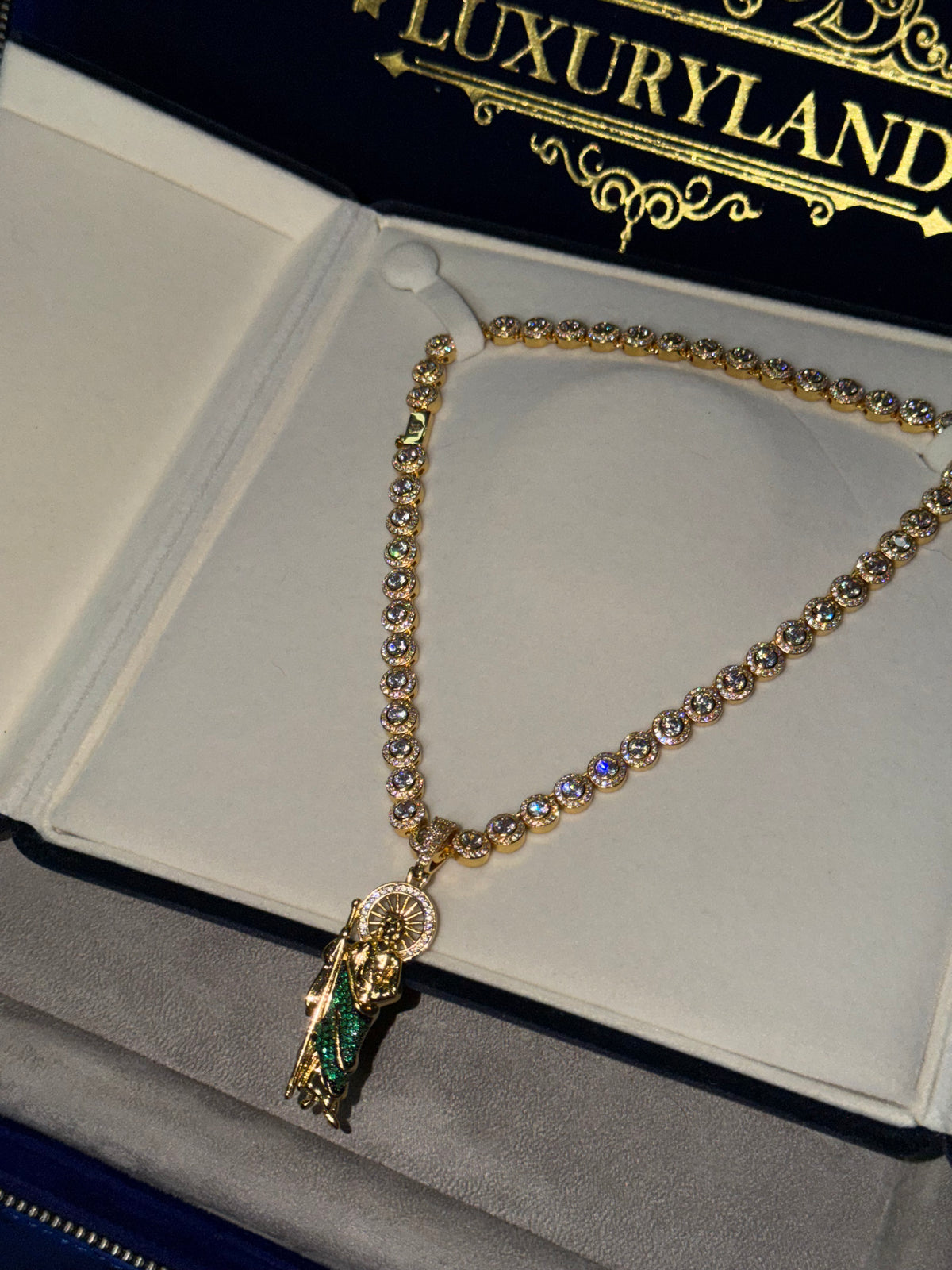 Dije de San Judas Tadeo laminado en oro con cadena tennis circle en promo golden 18k