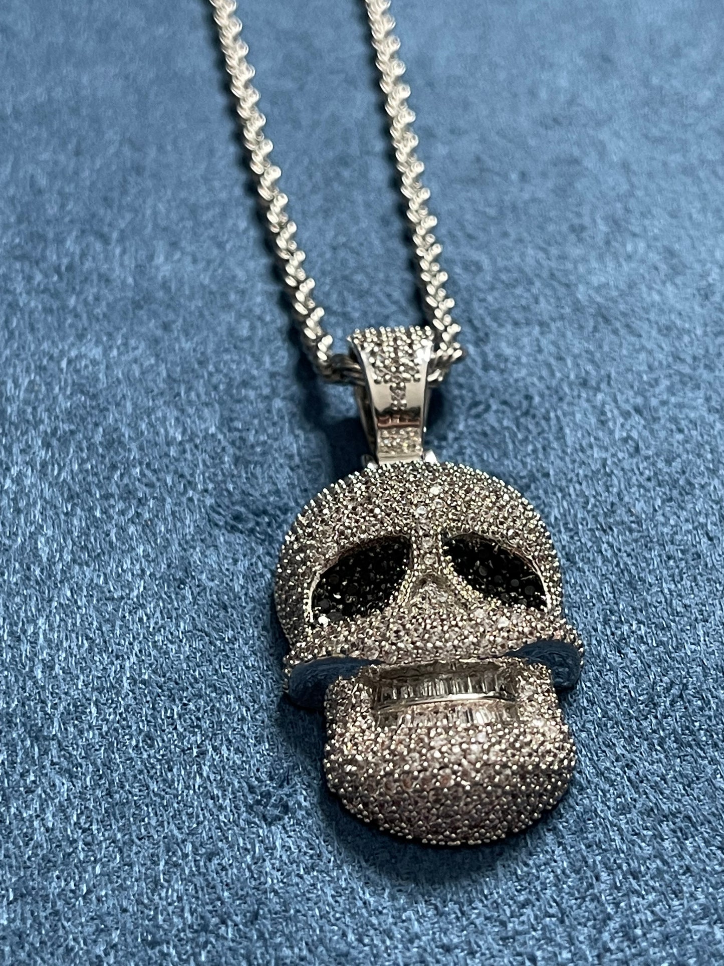 Calavera dark eyes y torzal de 3 mm whitegold