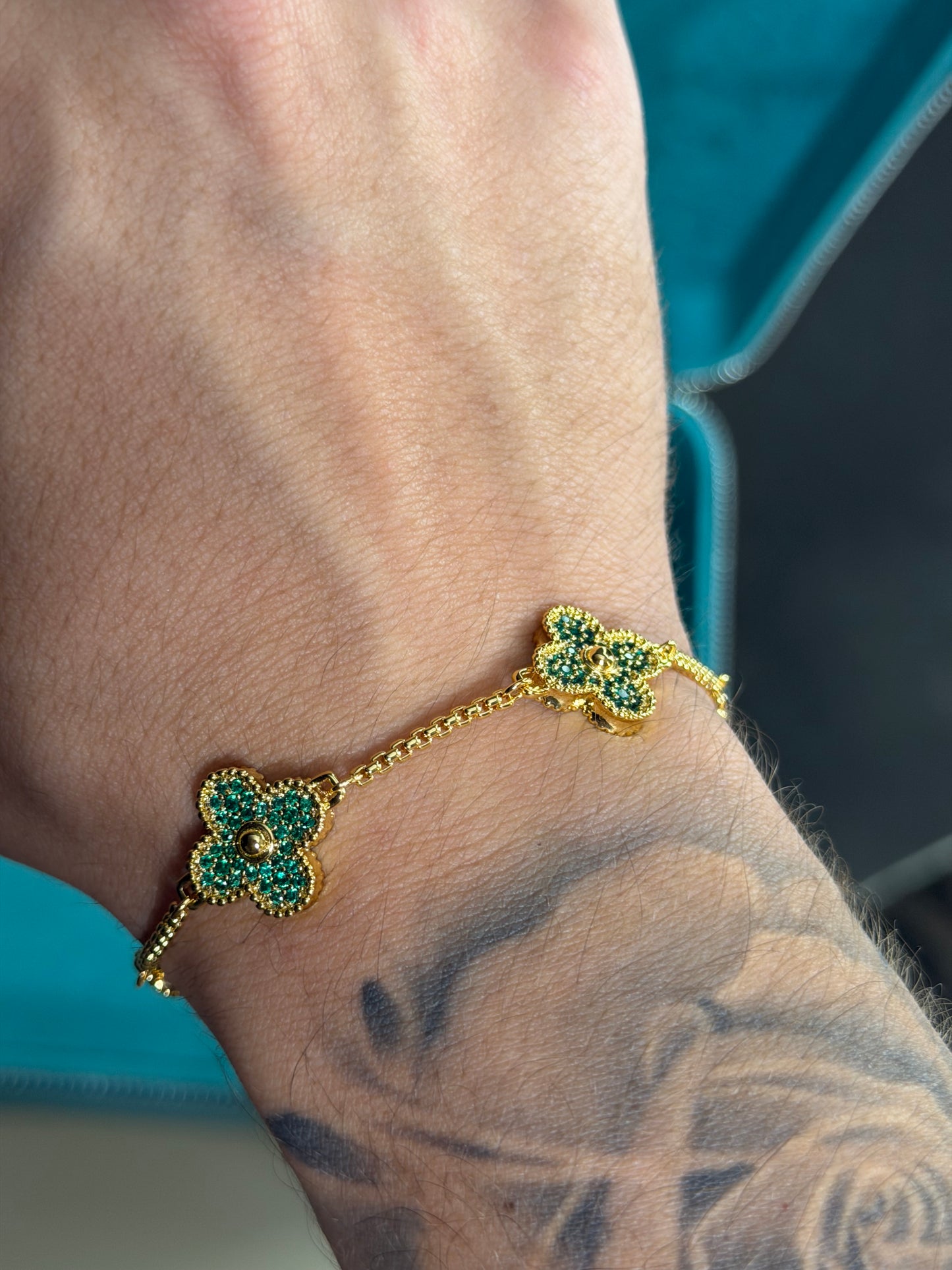 Brazalete VC. golden+green  full iced