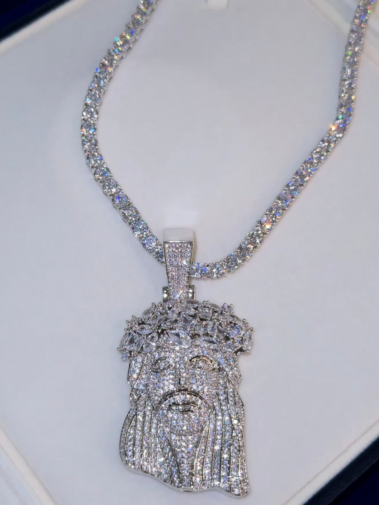 Dije de Cristo 3D baguette iced con cadena tennis 5mm white gold