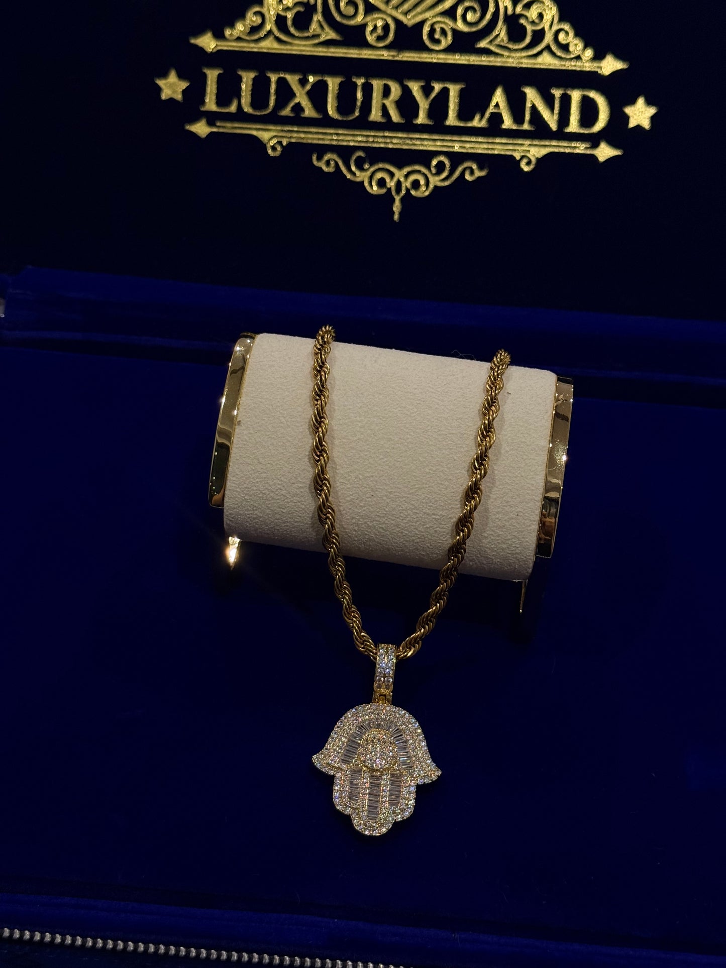 PROMO BUEN FIN Dije de mano de Fatima con torzal 5 mm oro laminado 18k, (22 micras) de regalo