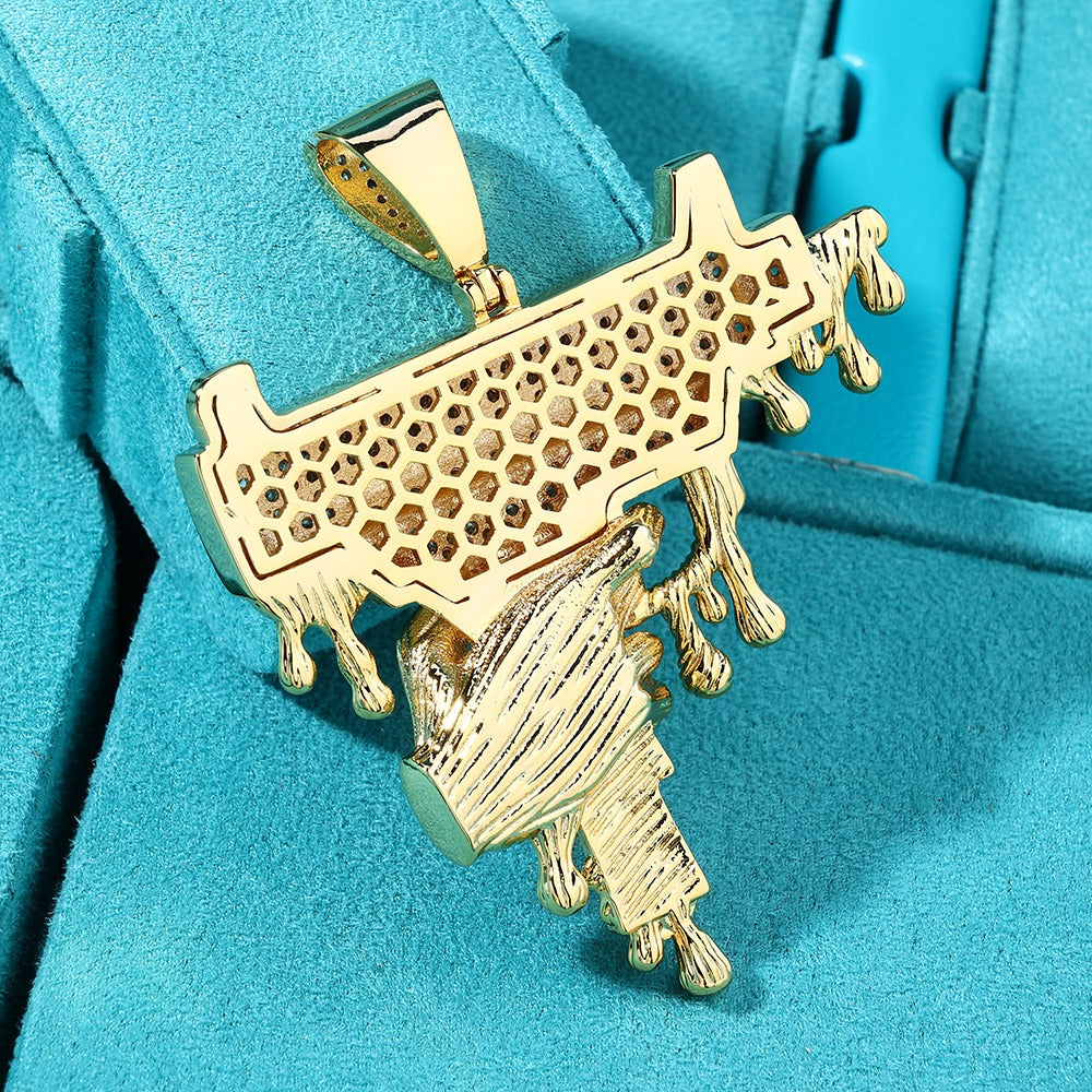 Dije de UZI en descuento golden plated 18k 2025