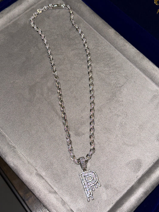 Dije de inicial con cadena torzal rope 6mm full iced x white gold