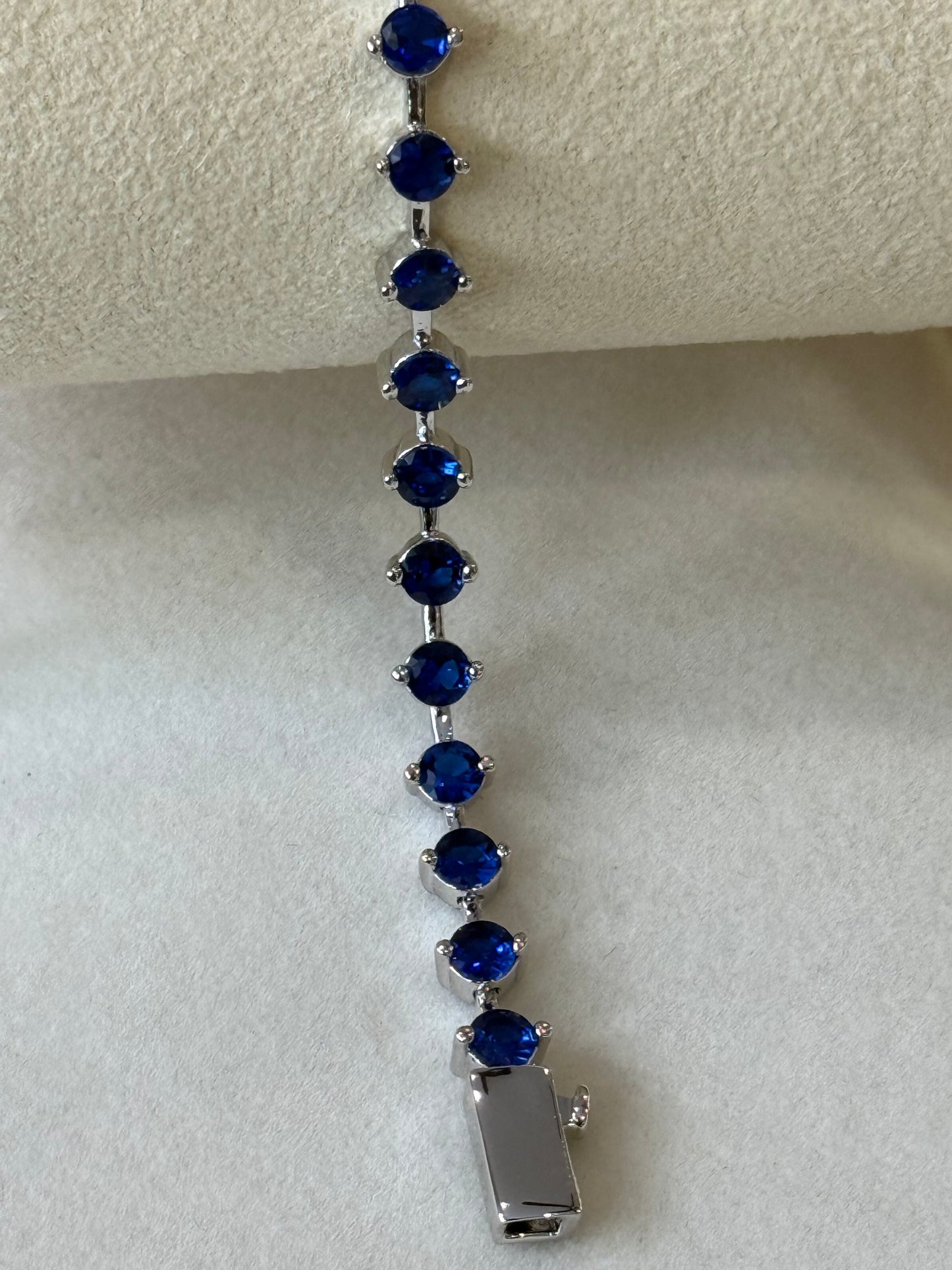 Brazalete gems NAVY blue x white gold