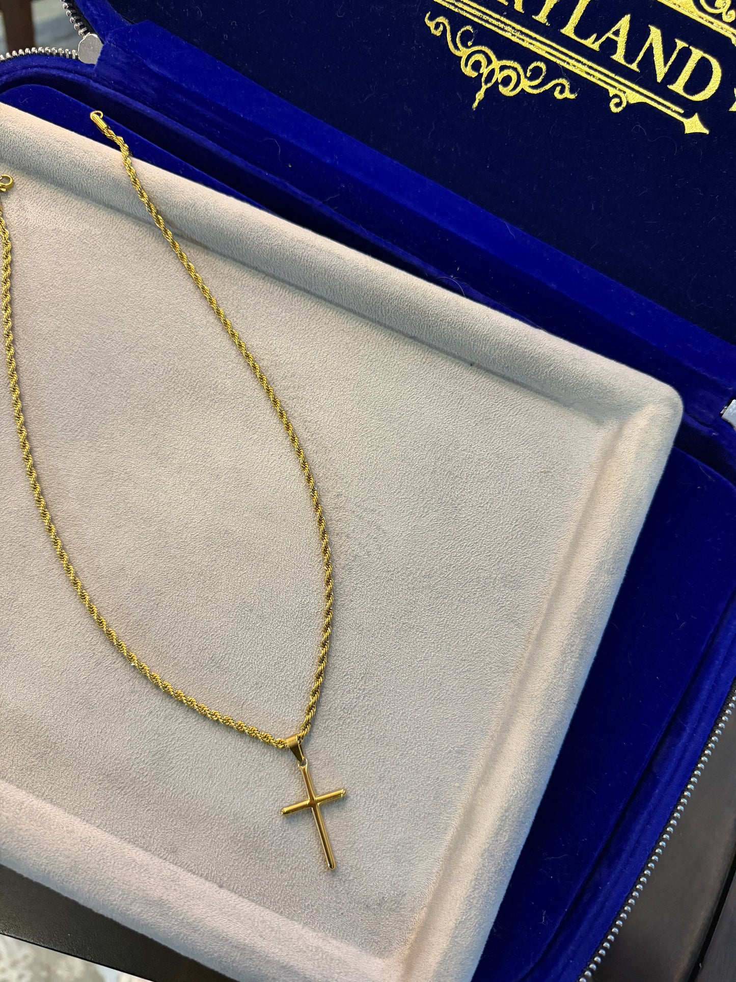 Dije de cruz  y cadena torzal 3mm ()
