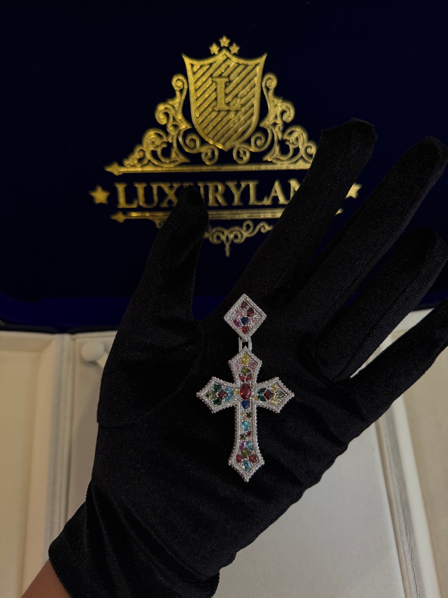 Dije de cruz de vitral full iced con cadena tennis 3mm white gold