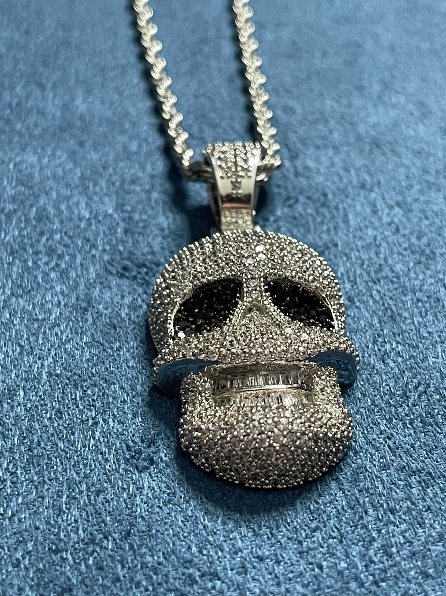 Calavera dark eyes y torzal de 3 mm whitegold