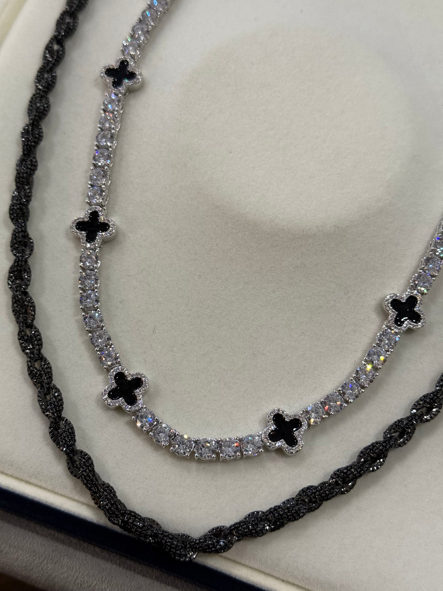 Combo cadena tennis 5mm VC white gold x black + Cadena torzal rope 6mm full black con incrustaciones