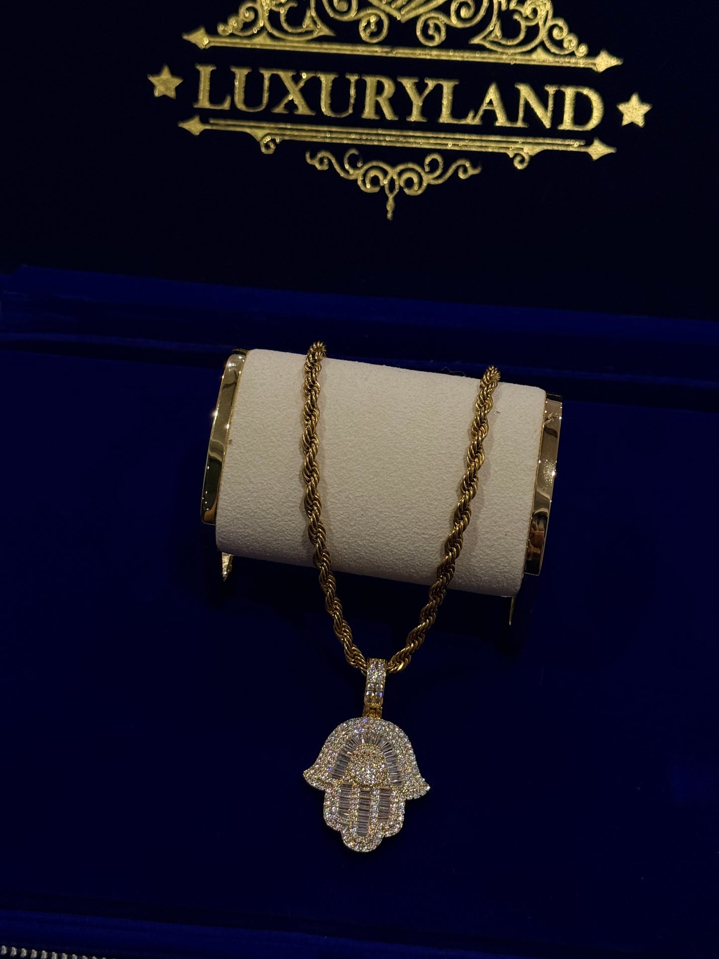 PROMO BUEN FIN Dije de mano de Fatima con torzal 5 mm oro laminado 18k, (22 micras) de regalo