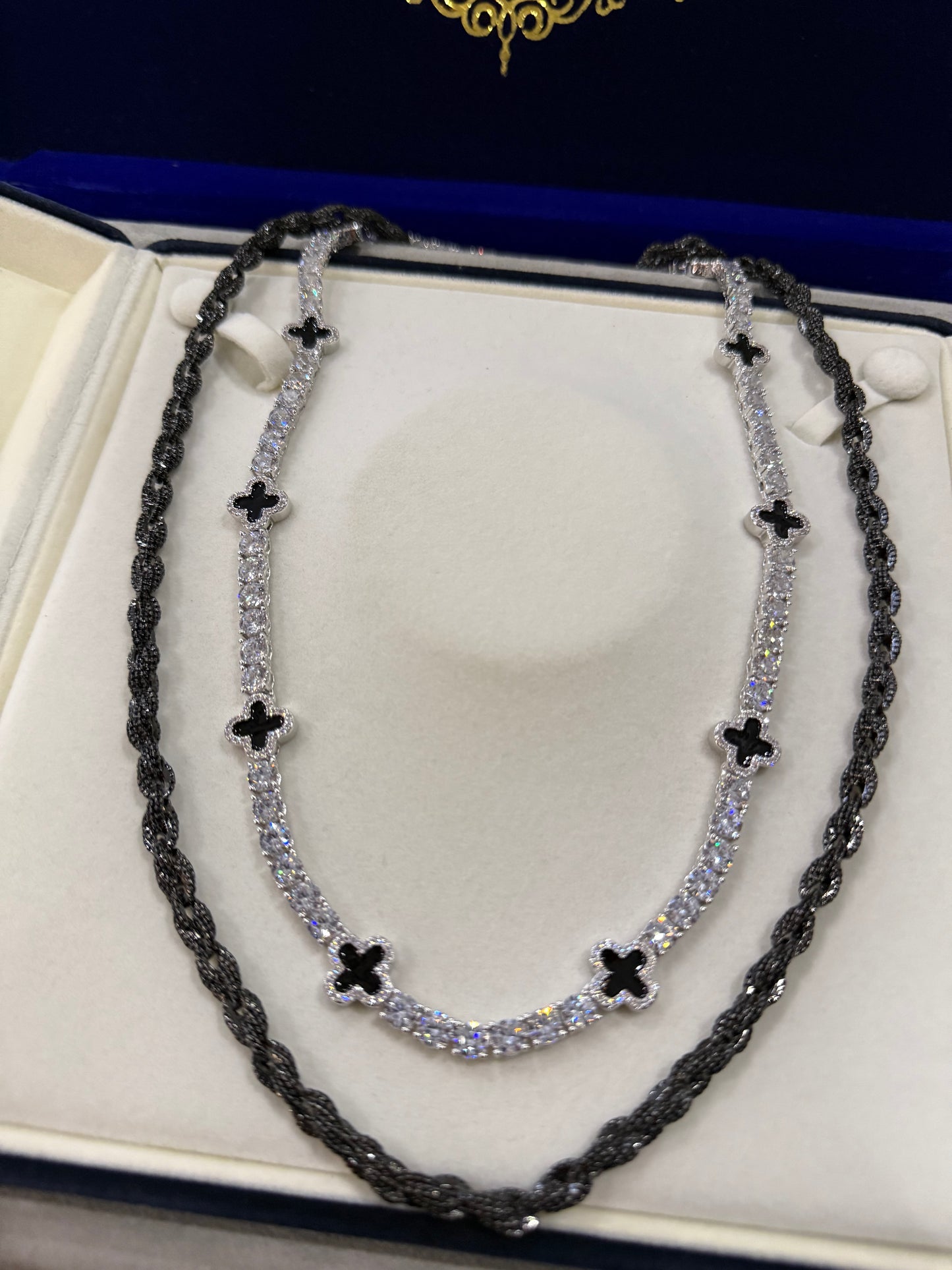 Combo cadena tennis 5mm VC white gold x black + Cadena torzal rope 6mm full black con incrustaciones