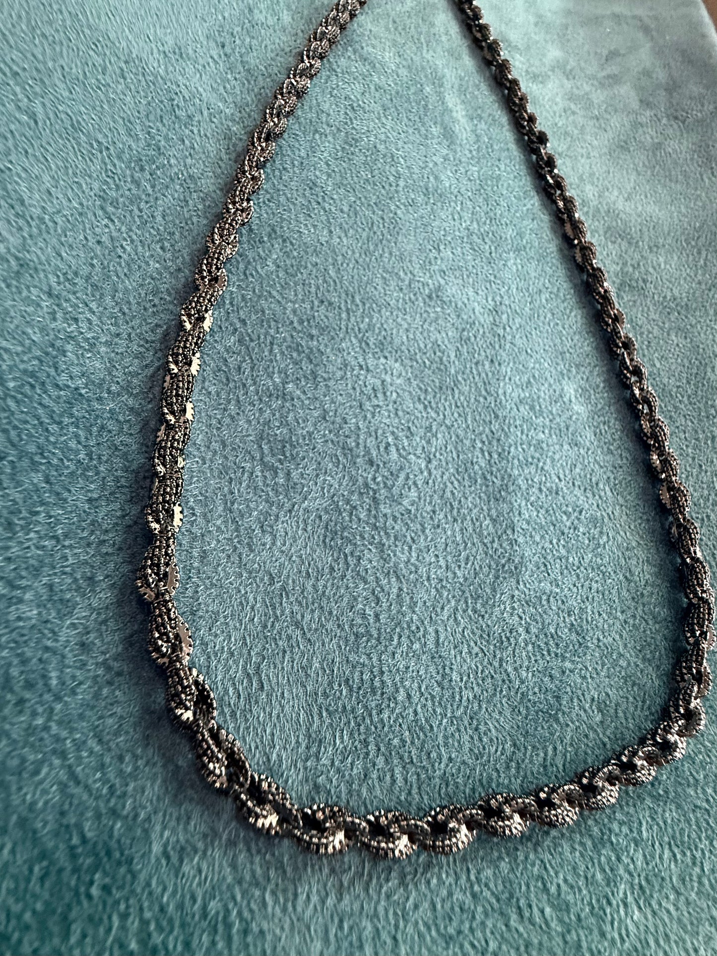 Collar torzal black  laminado en oro de 18 k (22 micras)