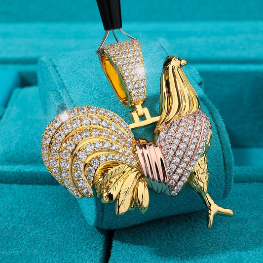 Dije de  gallo dorado plated incrustado con circonita cúbica (CZ) 2025