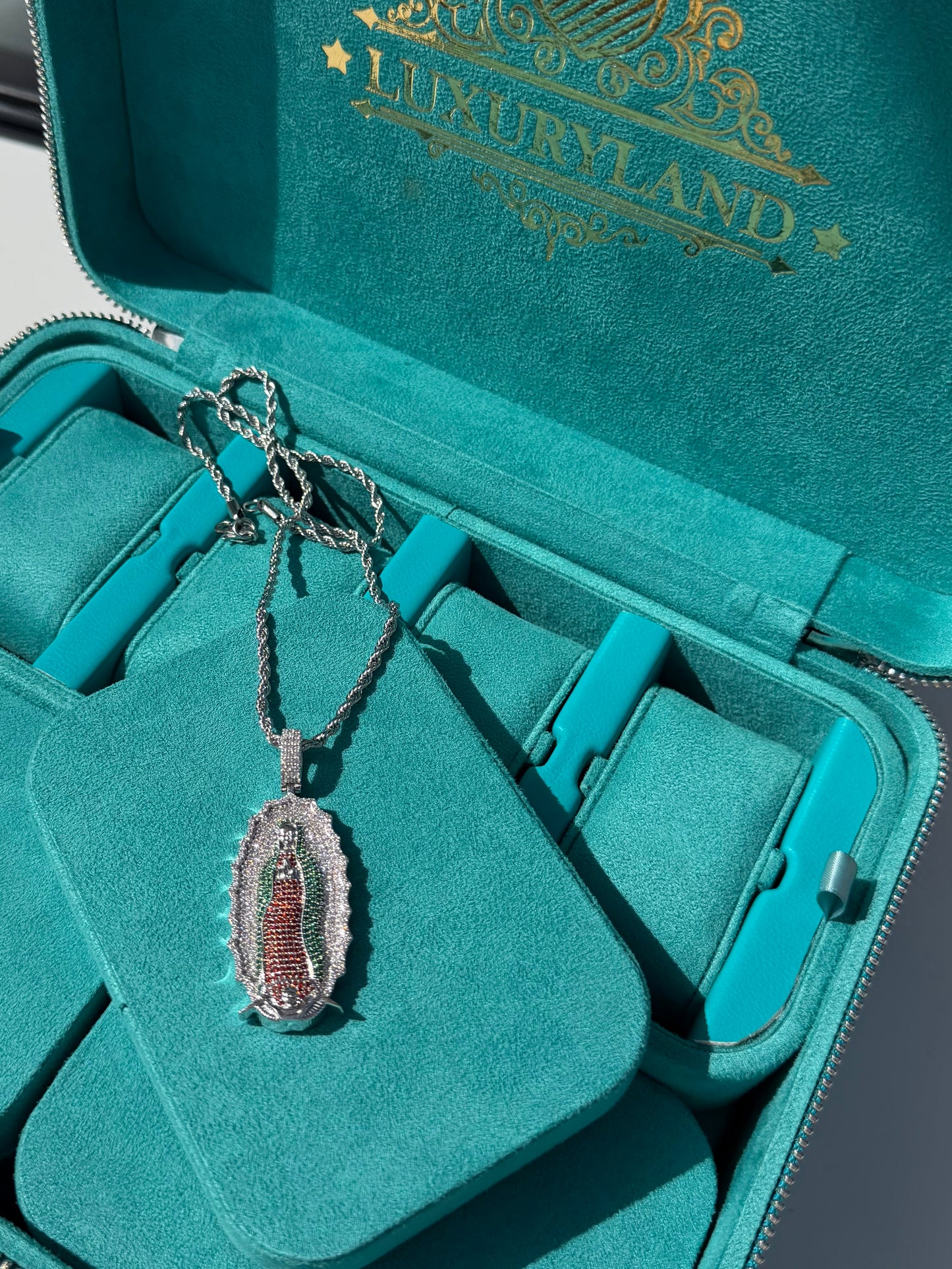 Dije de Virgen con torzal whitegold 3 mm (copia)