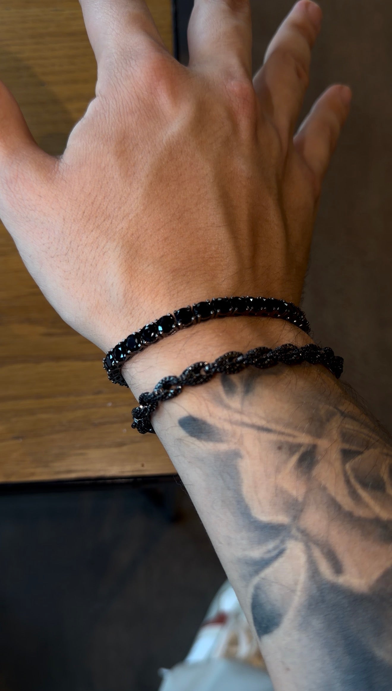 Combo dúo brazalete torzal incrustado black 6 mm y tennis black 5 mm