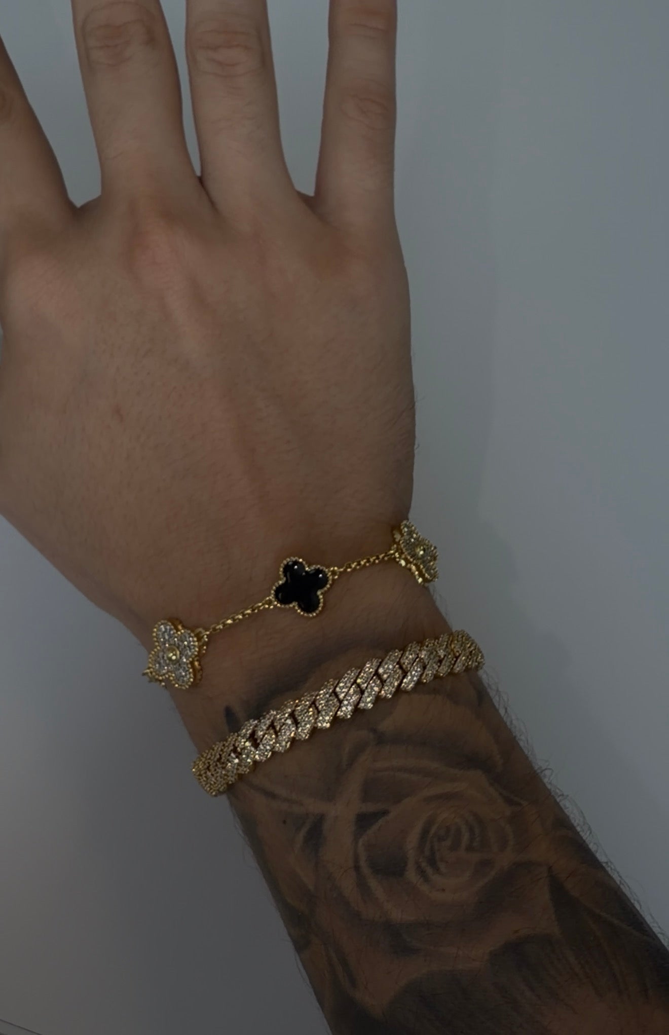 Combo dúo en promo! Brazalete VC GOLD AND BLACK y BRAZALETE CUBANO 8 MM PRONG LINK