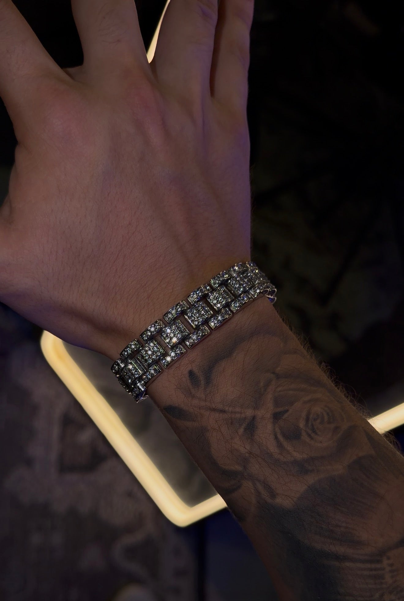Brazalete corte reloj laminado en 18 k oro blanco (4 micras)