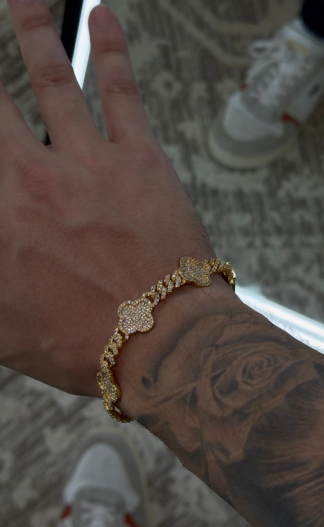 Brazalete VC. Golden full iced cuban link