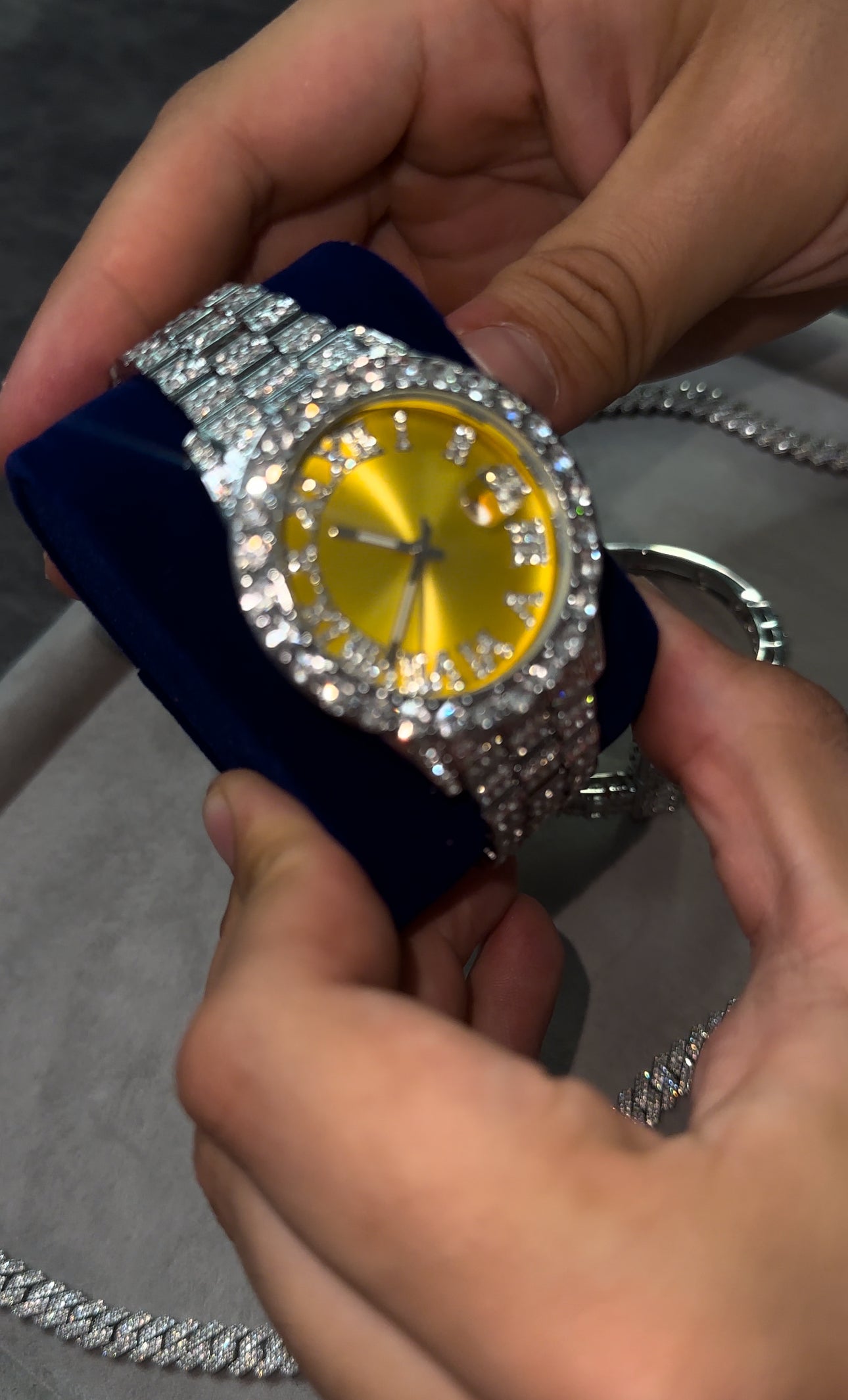 Reloj full ice swarovski (yellow) laminado en oro blanco 18k