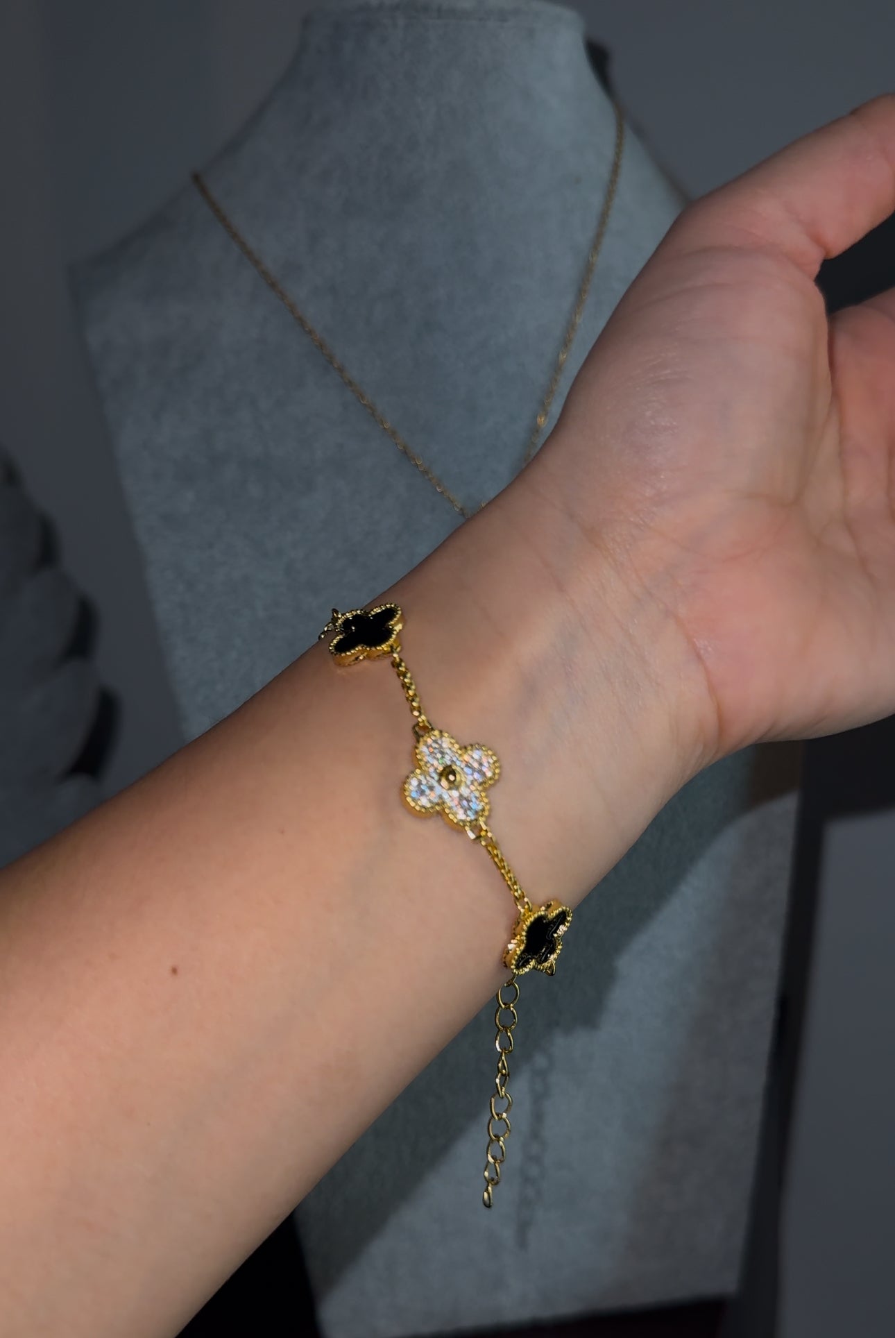 Combo brazalete y gargantilla vancleef black x golden