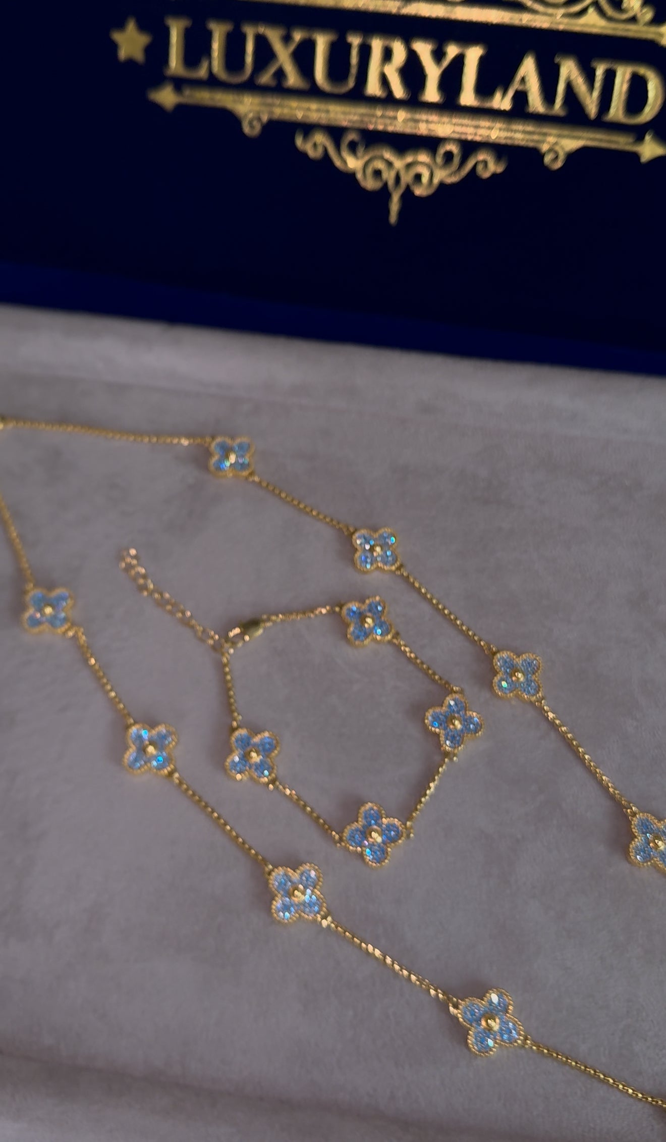 Cadena y brazalete VC full iced golden x blue