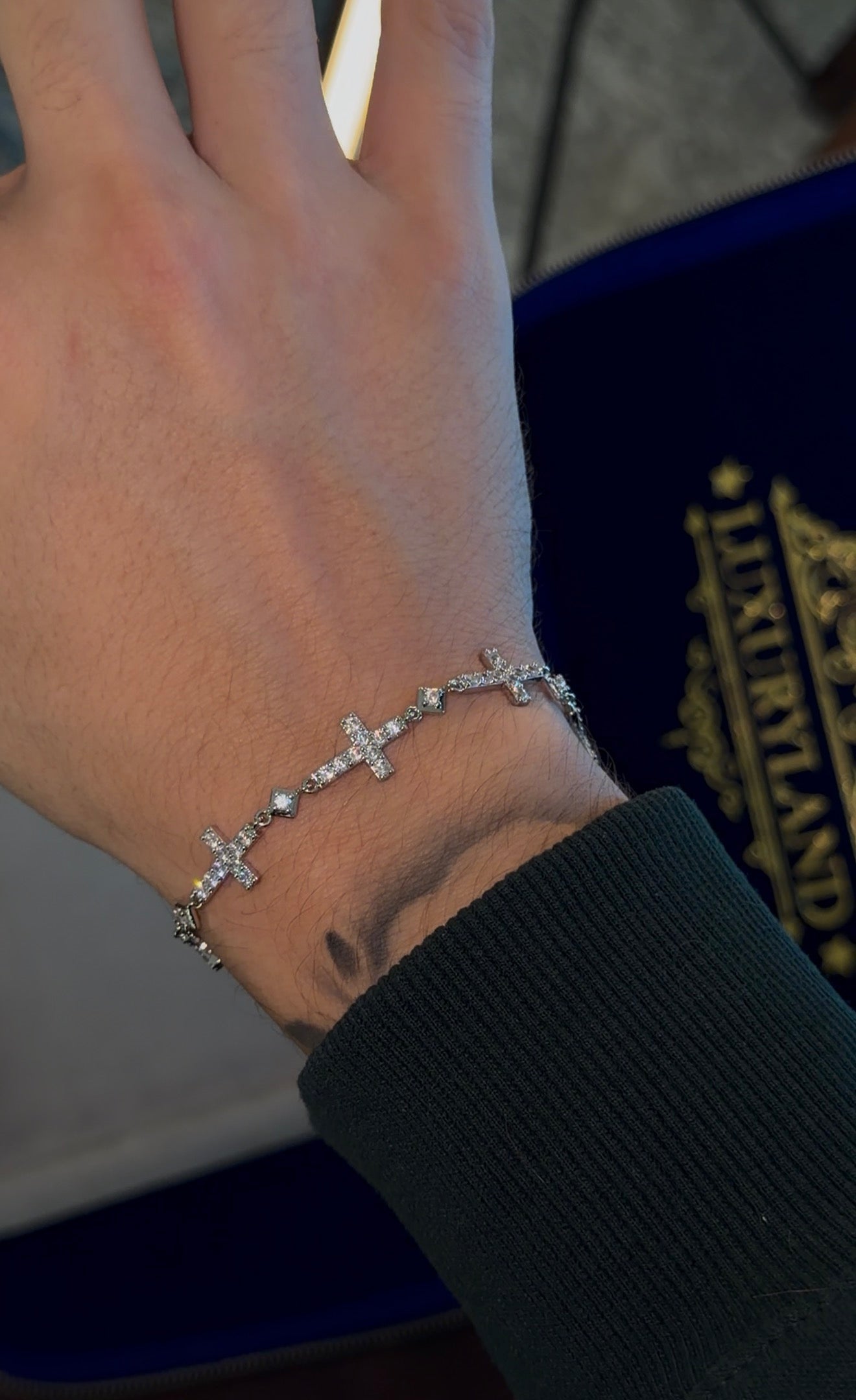 Brazalete long Cross whitegold laminado en oro blanco 18k