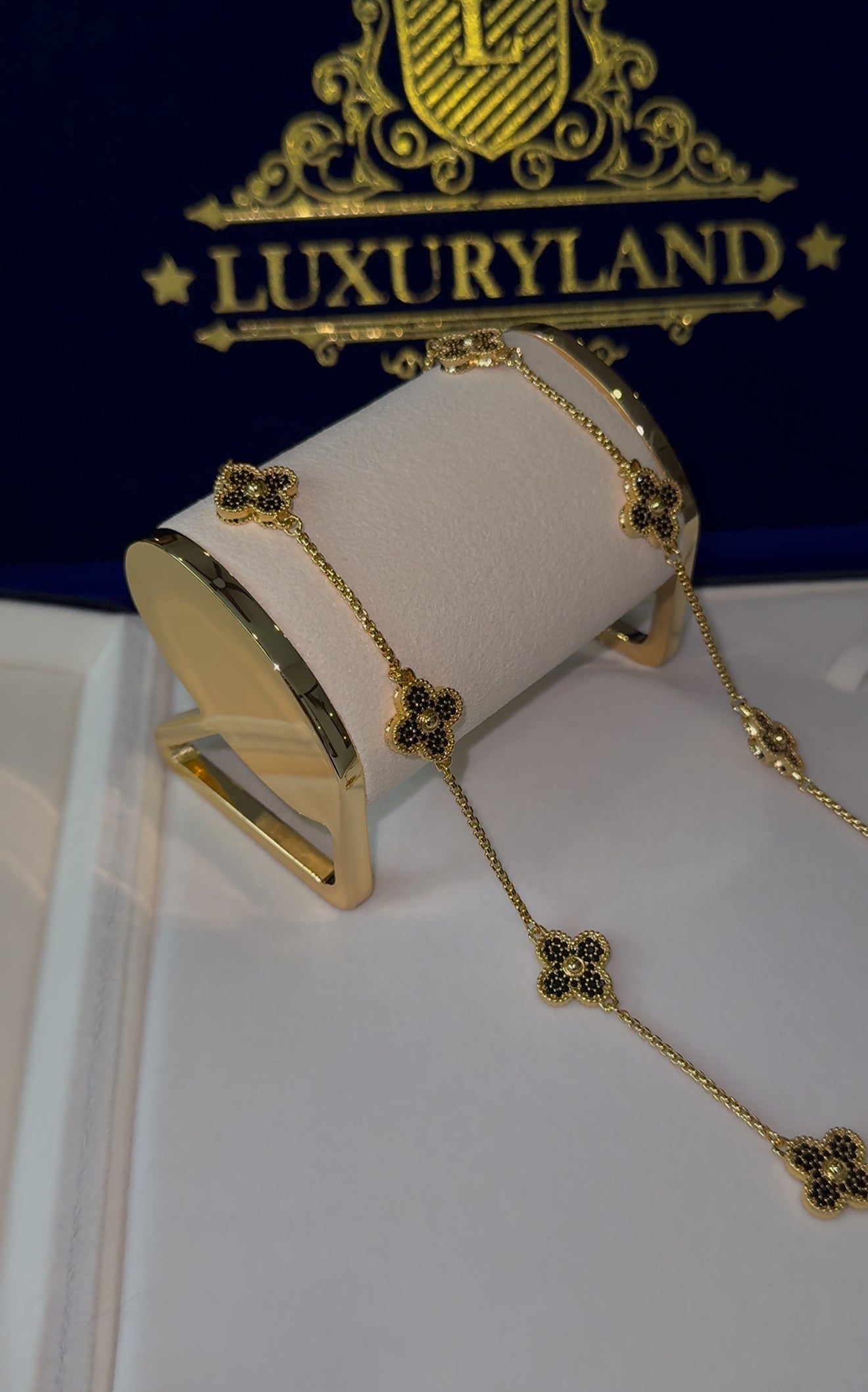 Cadena VC full iced golden x black