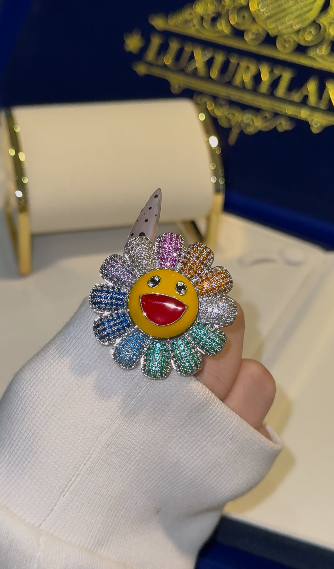 Dije Murakami giratorio 3D con cadena tennis 3mm white gold (oro blanco laminado 18k 22 micras)