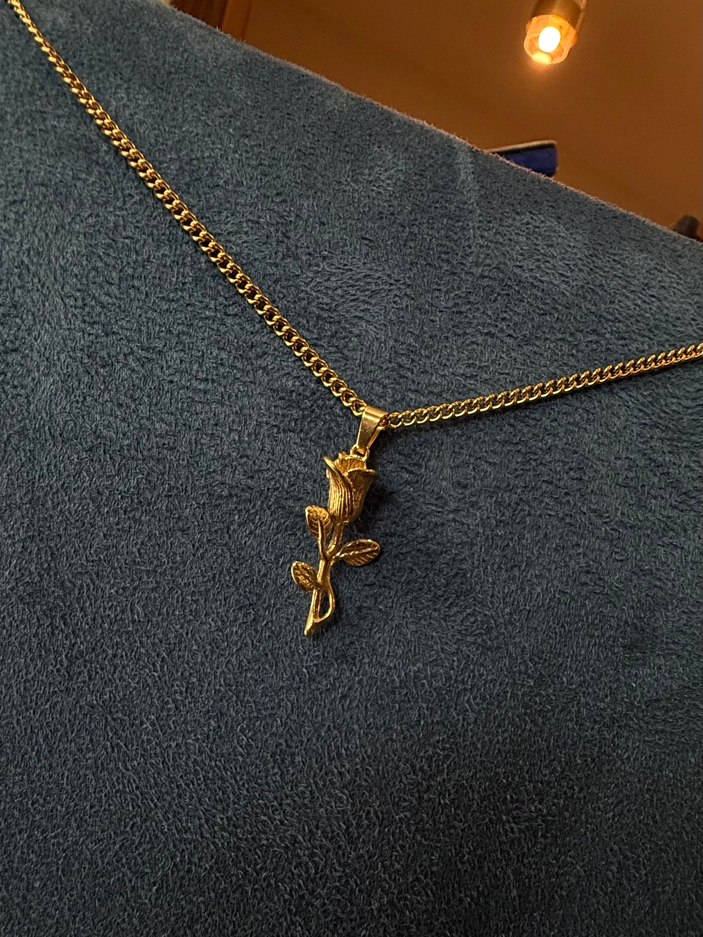 Cadena plane golden rose pendant oro laminado 18 k (22 micras)