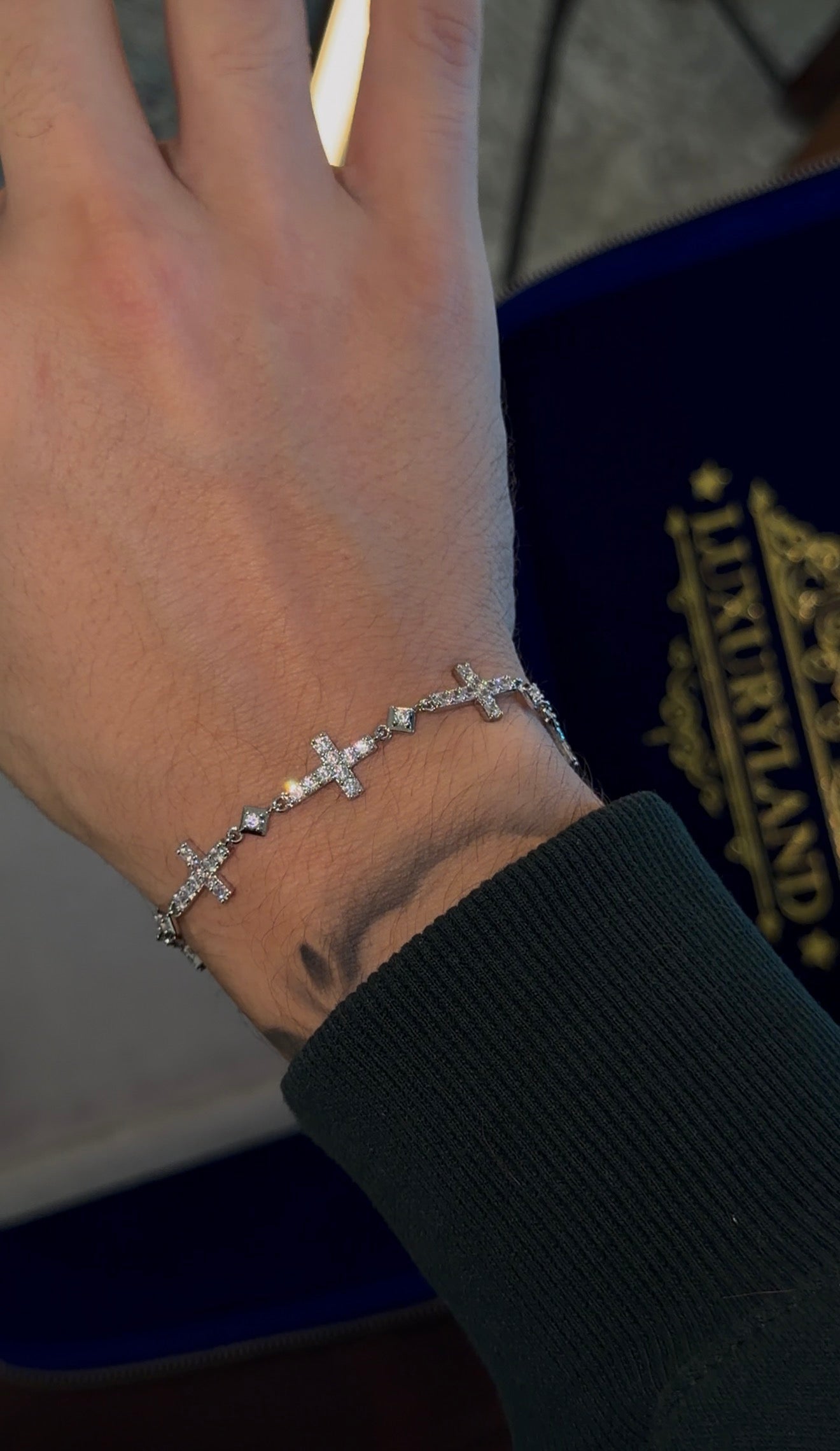 Brazalete long Cross whitegold laminado en oro blanco 18k