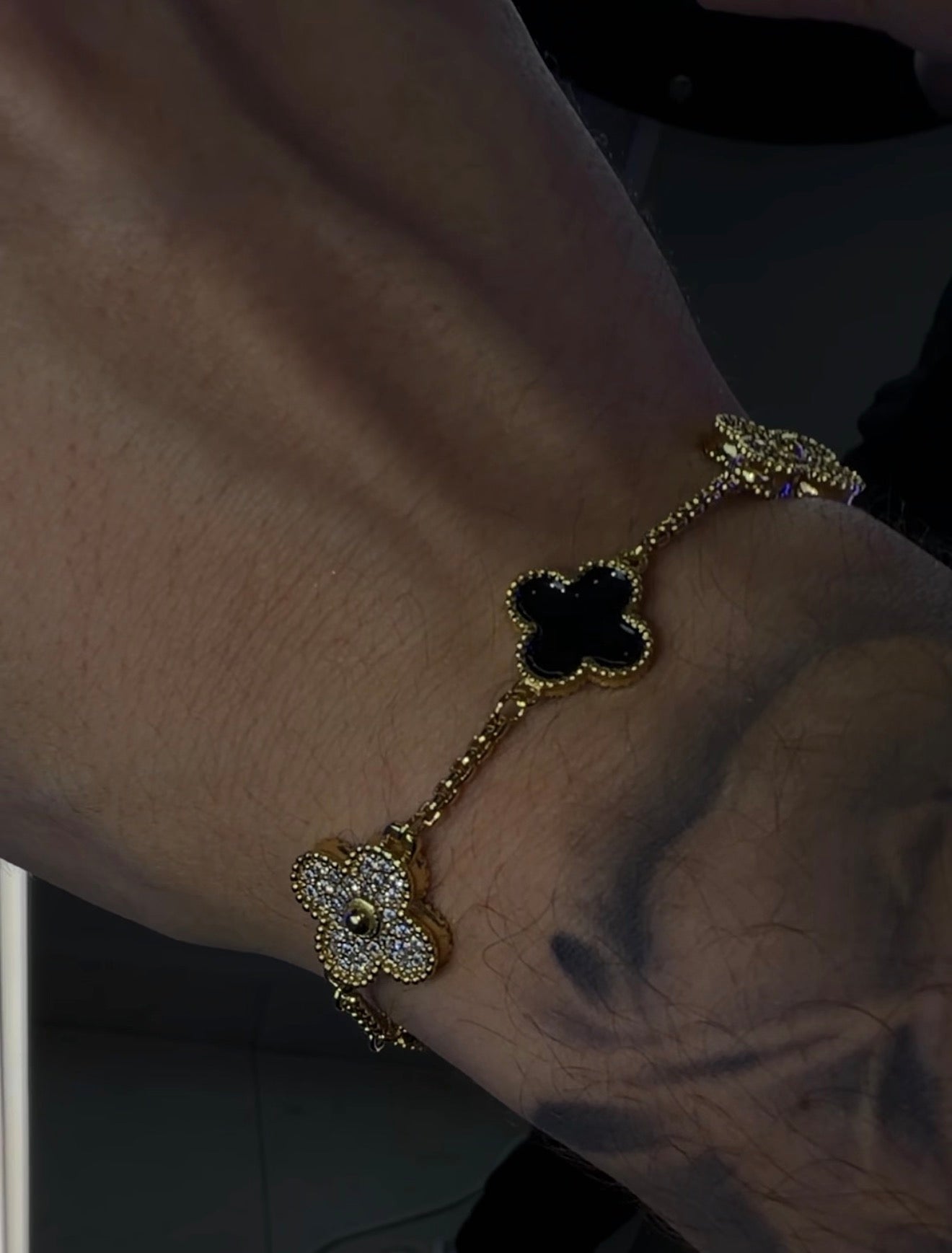Brazalete VC. black golden and negro full icedd