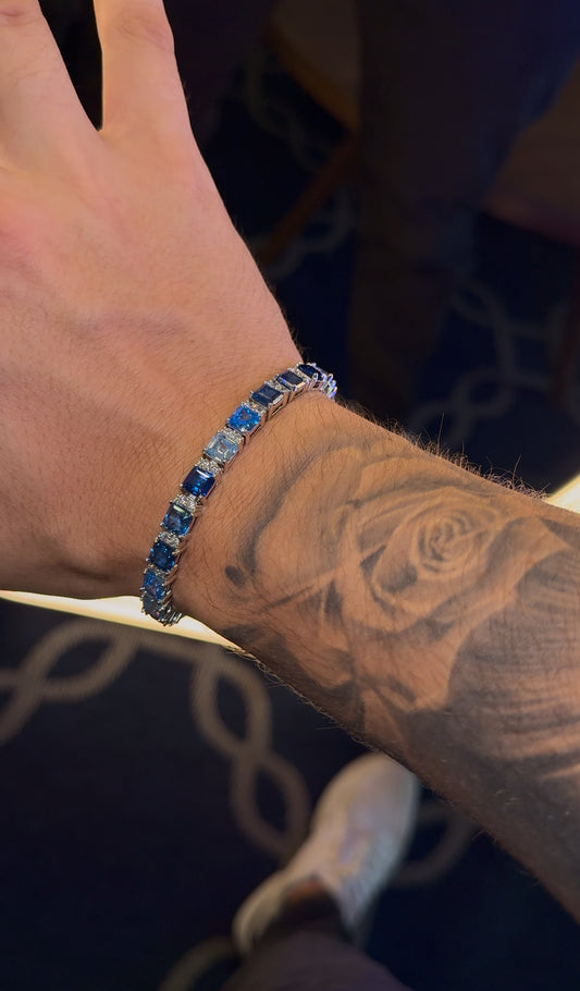 Brazalete tennis rectangular Blue broche de caja whitegold plated.