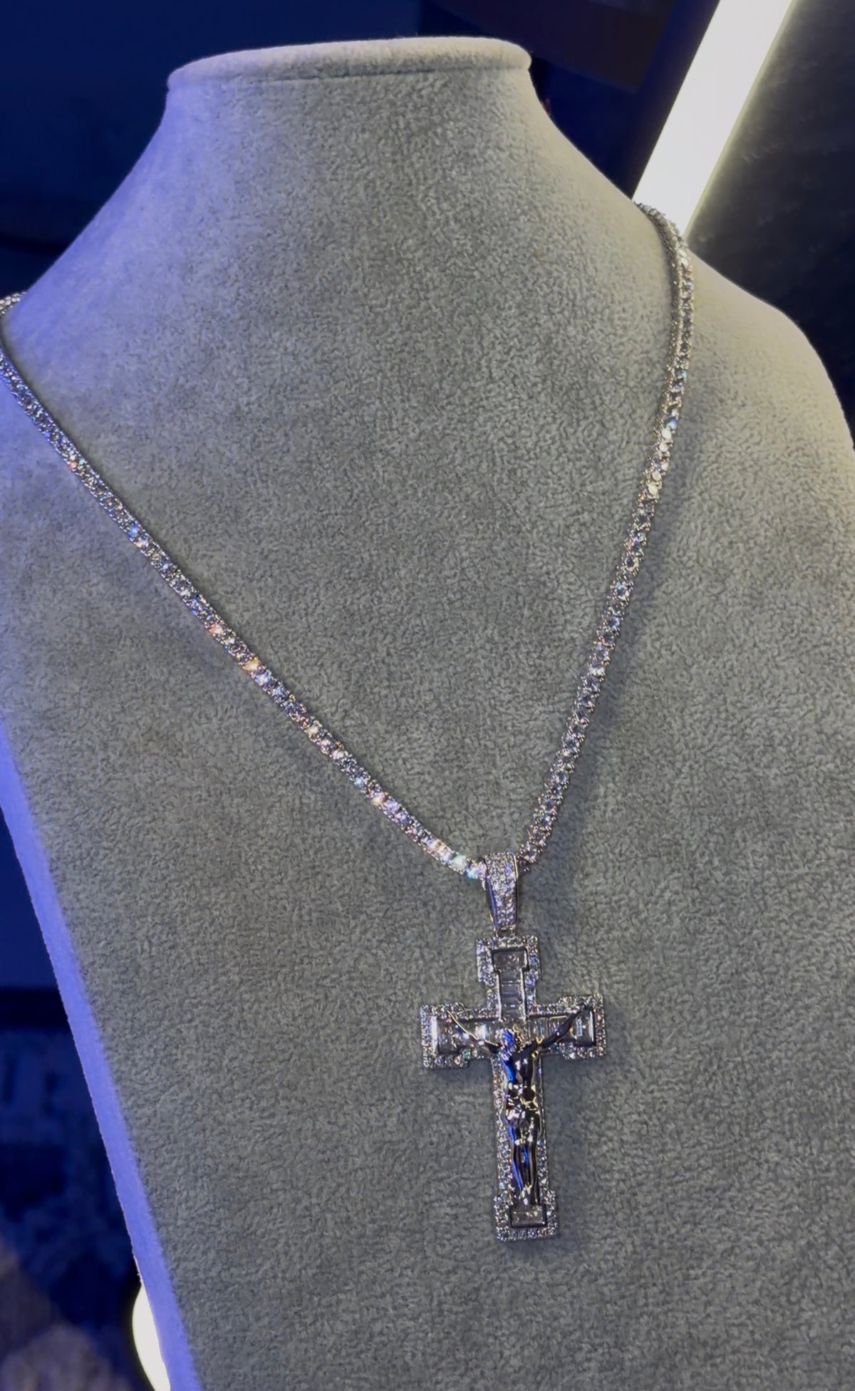 Cadena tennis chain con dije de Cristo olímpico