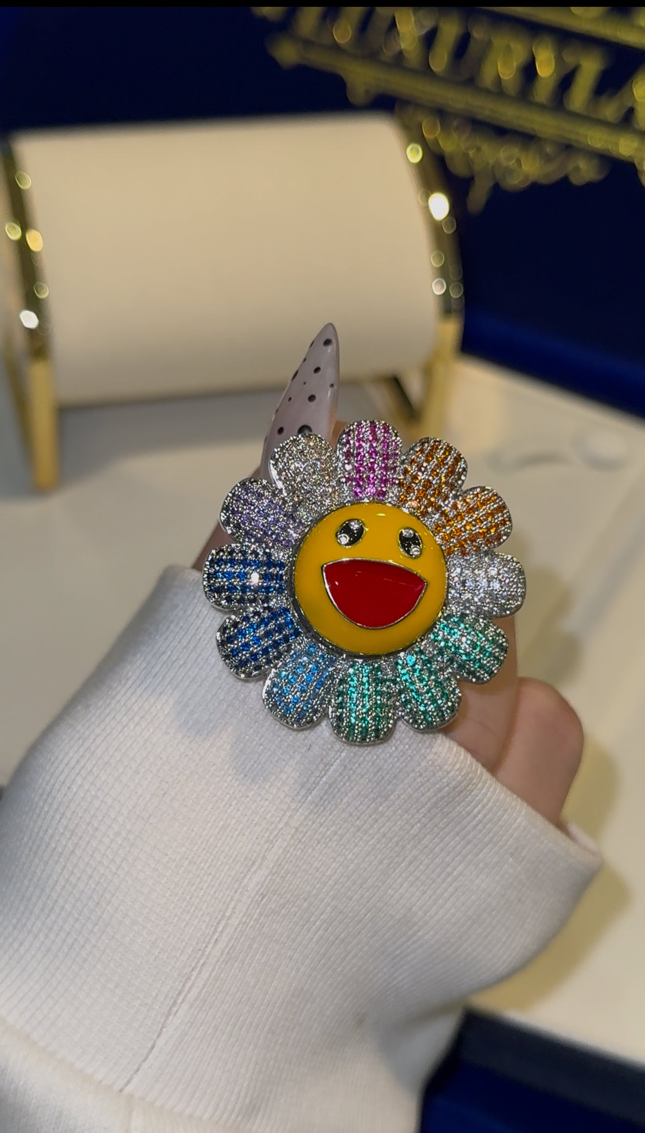 Dije Murakami giratorio 3D con cadena tennis 3mm white gold (oro blanco laminado 18k 22 micras)