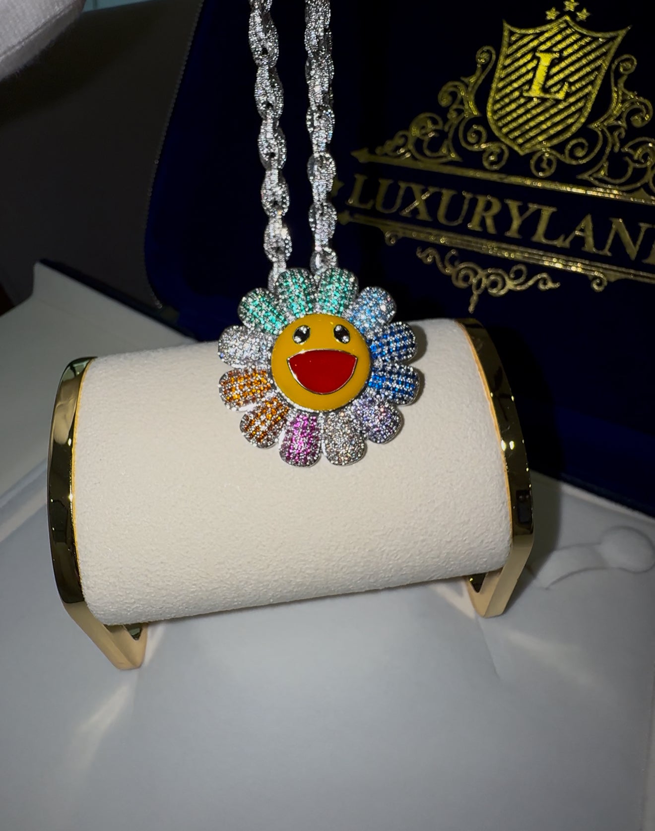 Dije de murakami giratorio 3D con cadena torzal 6mm whitegold full iced