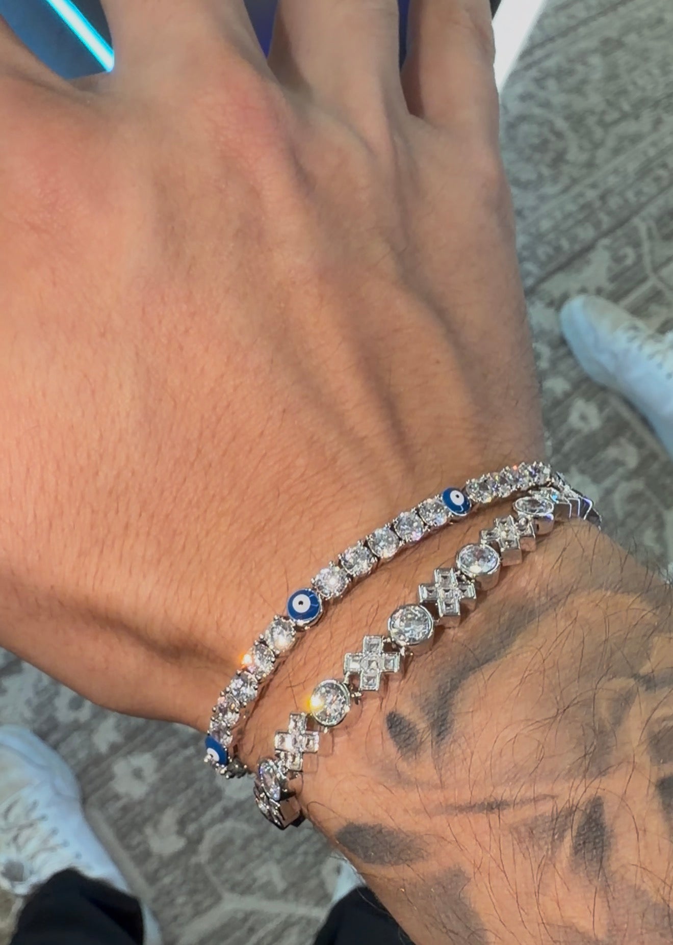 combo de brazaletes en dúo (brazalete gato y ojo turco tennis 4 mm)