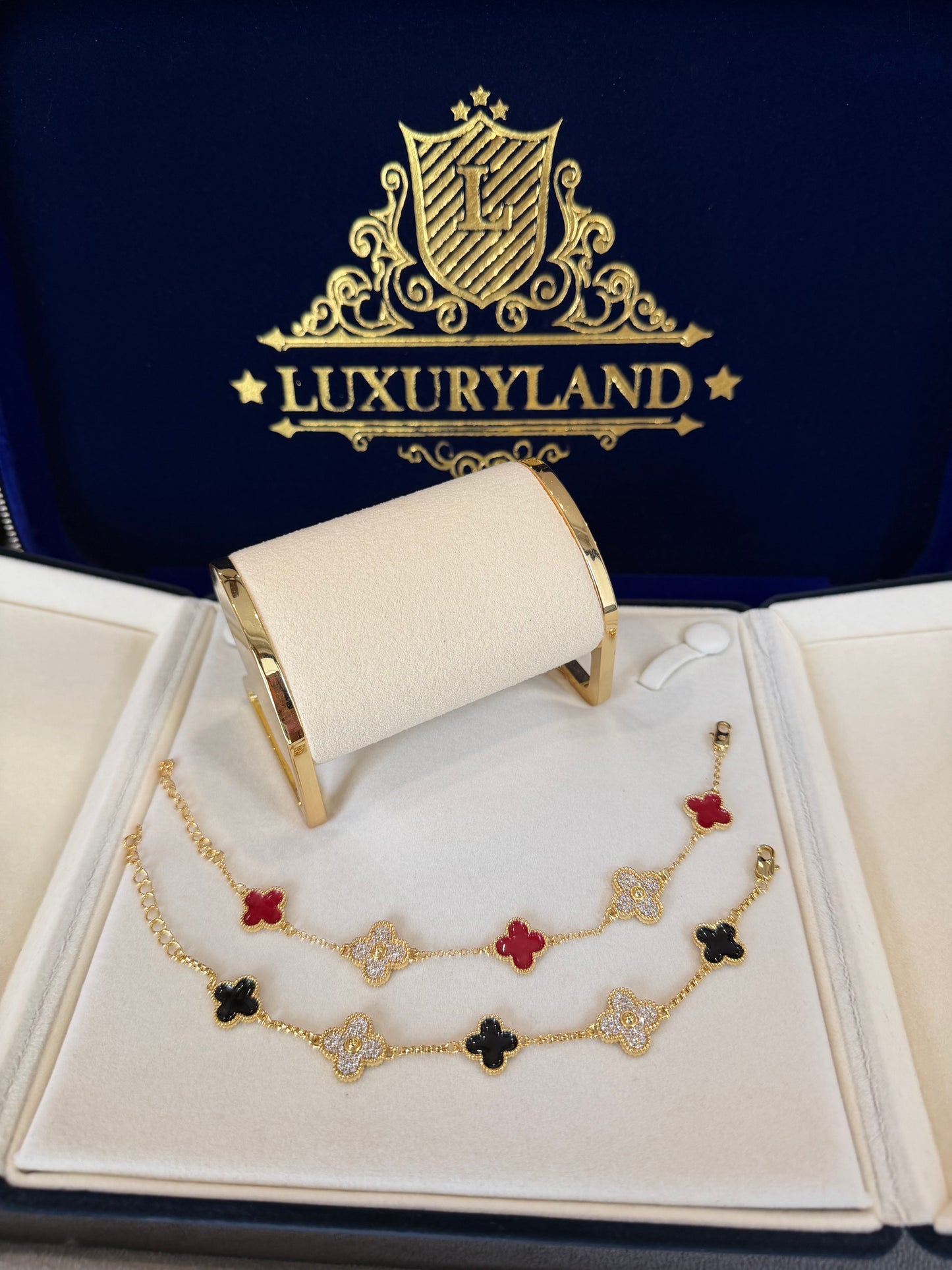 Combo de brazaletes VC. Golden x red y brazalete VC golden x black