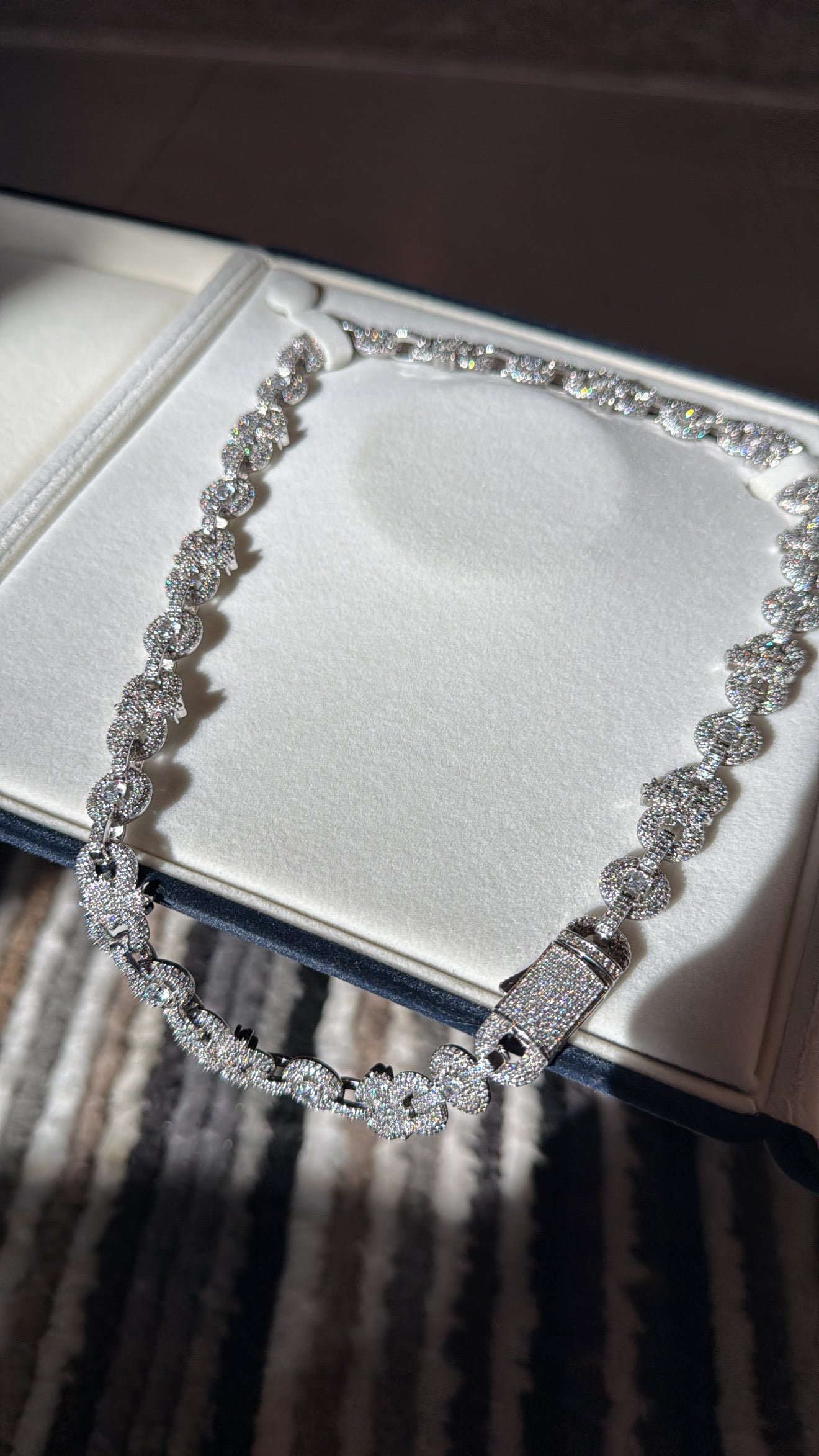 Cadena whitegold cross and circle fully iced out (modelo exclusivo)