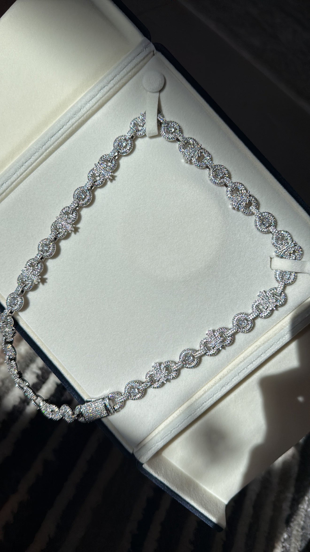 Cadena whitegold cross and circle fully iced out (modelo exclusivo)