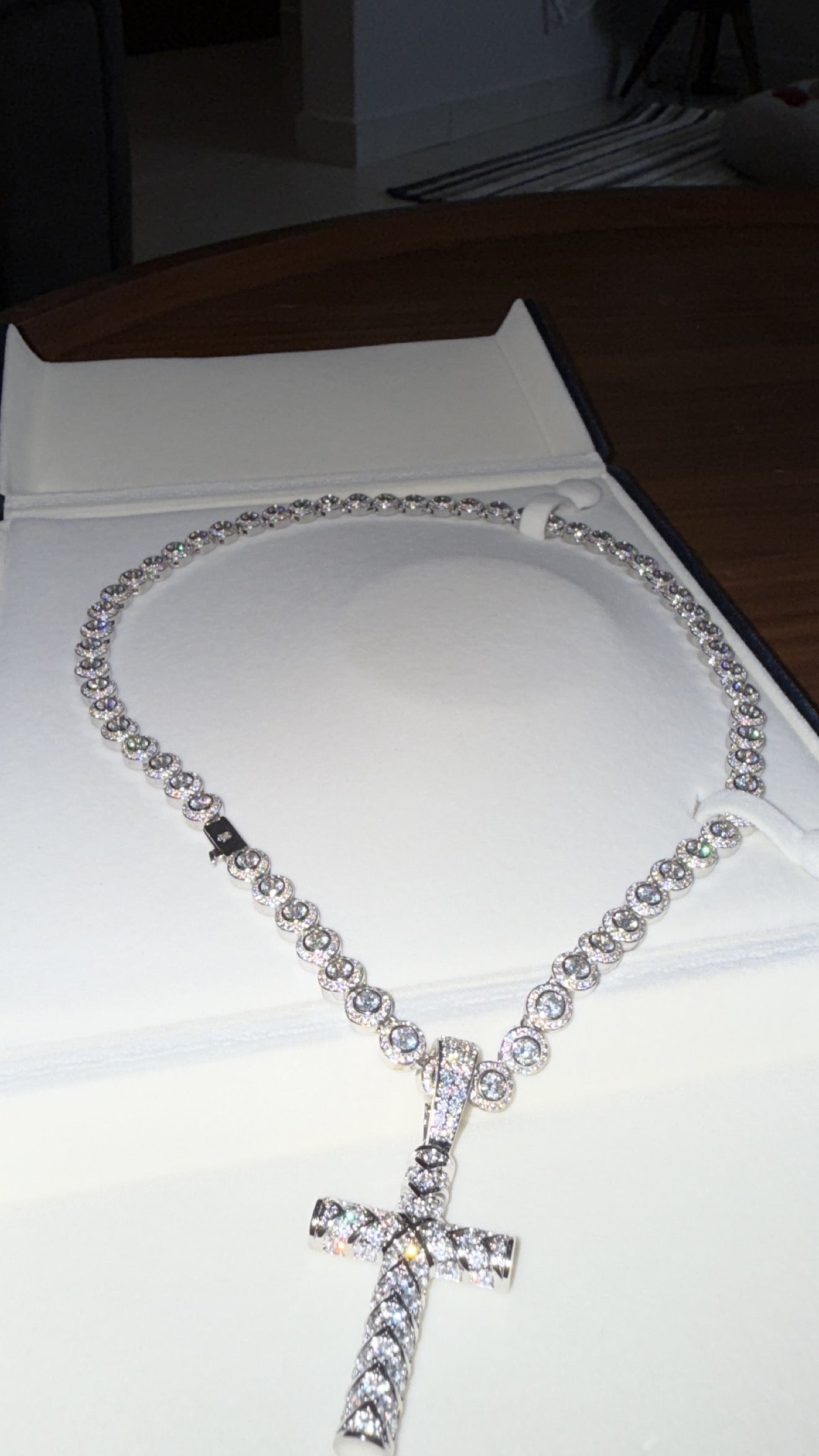 Cadena circle tennis   con dije de cruz 18k 22 micras