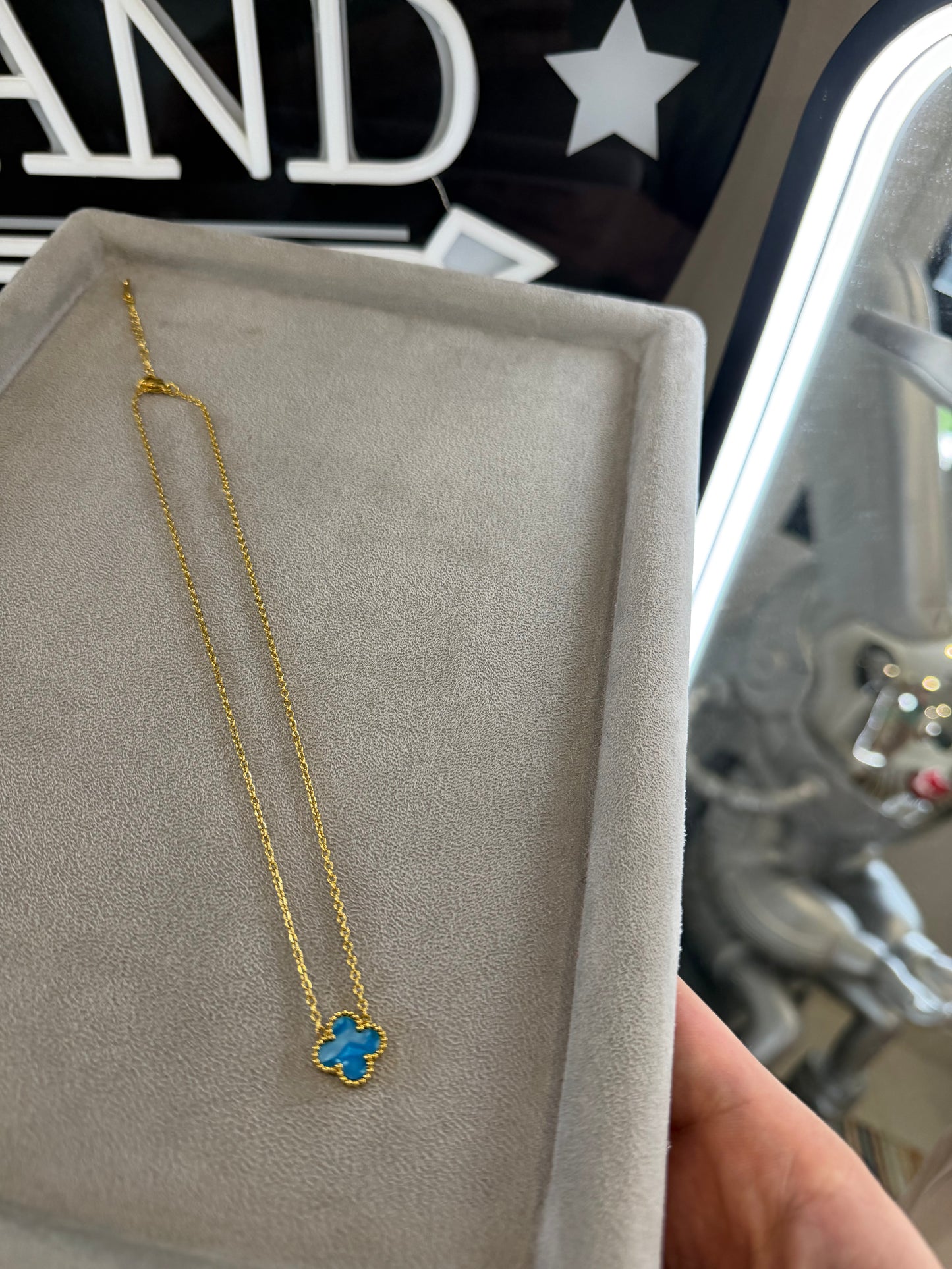 Gargantilla VC. 2 mm de un trébol metallic Blue arm gold plated 18k DAMA