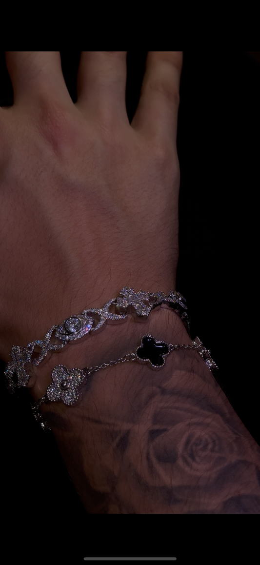 Combo dúo en promo brazaletes cross eyes whitegold  y VC  WHITE AND BLACK  plated 18k