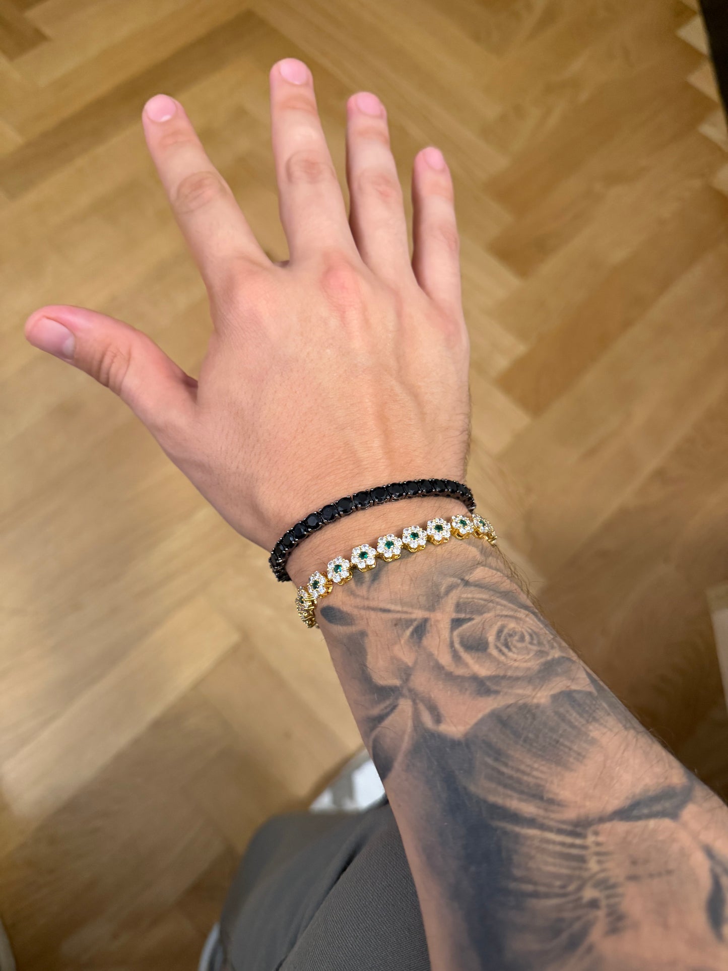 Combo brazalete tennis 5 mm black y Octagon golden plated esmerald