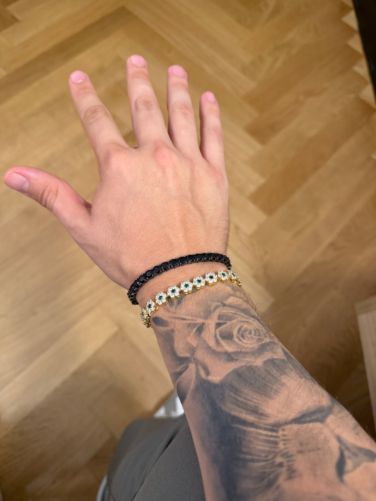 Combo brazalete tennis 5 mm black y Octagon golden plated esmerald