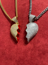 Cargar imagen en el visor de la galería, Dije doble corazón partido a la mitad con cadenas 3 mm incluidas (white gold and gold)
