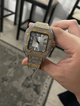 Cargar imagen en el visor de la galería, de Reloj Square cartier type reloj white and gold Silver background
