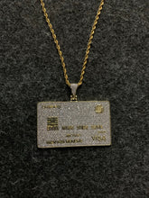 Cargar imagen en el visor de la galería, Dije de tarjeta de crédito, laminada en oro 18k, incrustaciones swarovski (4 micras)
