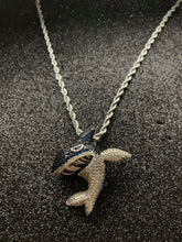 Cargar imagen en el visor de la galería, Dije de corazón con signo de Dollar, oro laminado 18k (5 micras)
