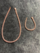 Cargar imagen en el visor de la galería, Conjunto  Cadena y brazalete laminado en oro rosa de 18 k ( 22 micras)
