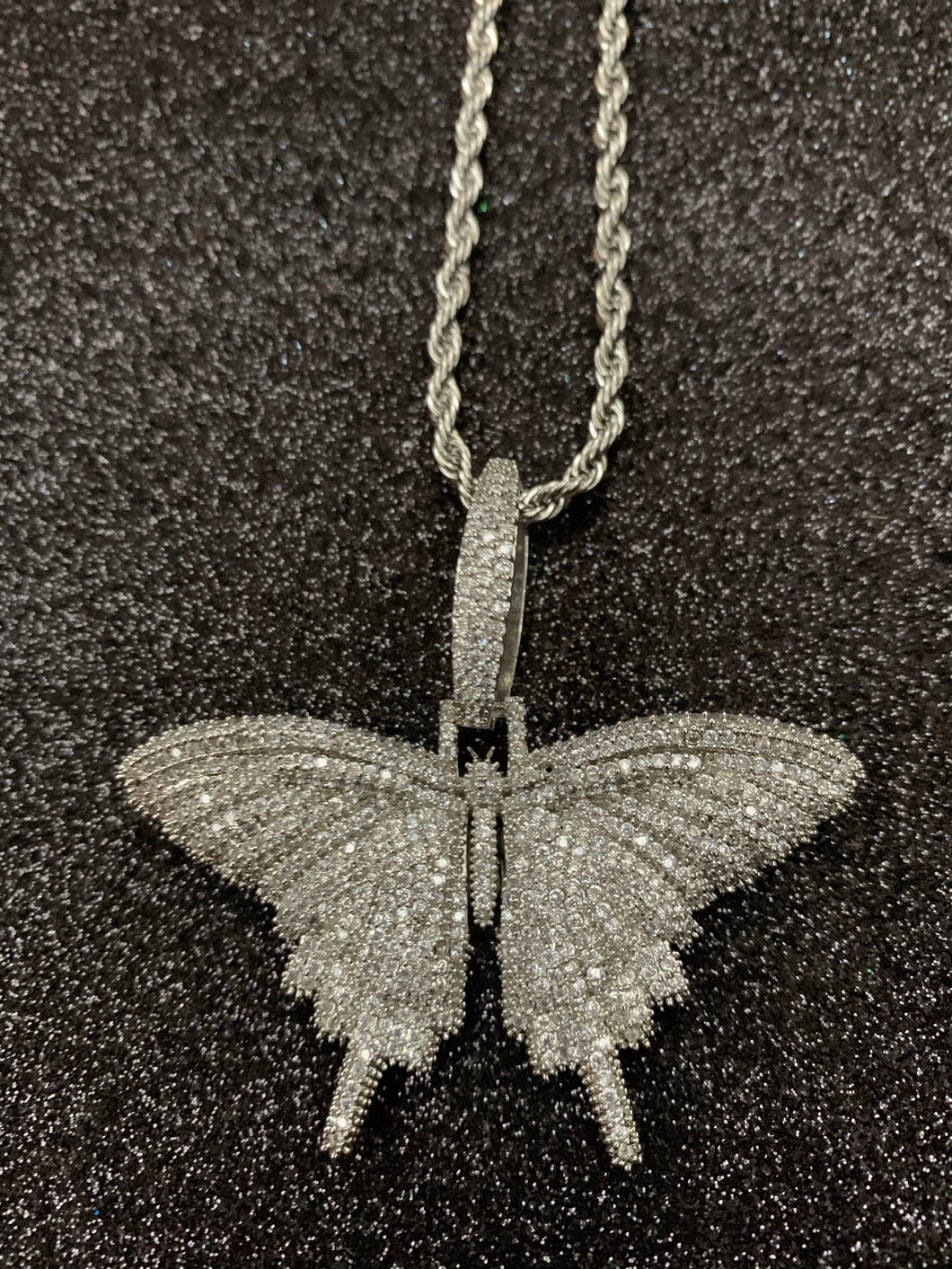 Dije de mariposa, laminado en oro blanco 18k, (4 micras)